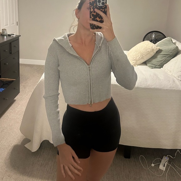 Brandy Melville Gray Cropped Zip-Up Hoodie - Picture 1 of 4